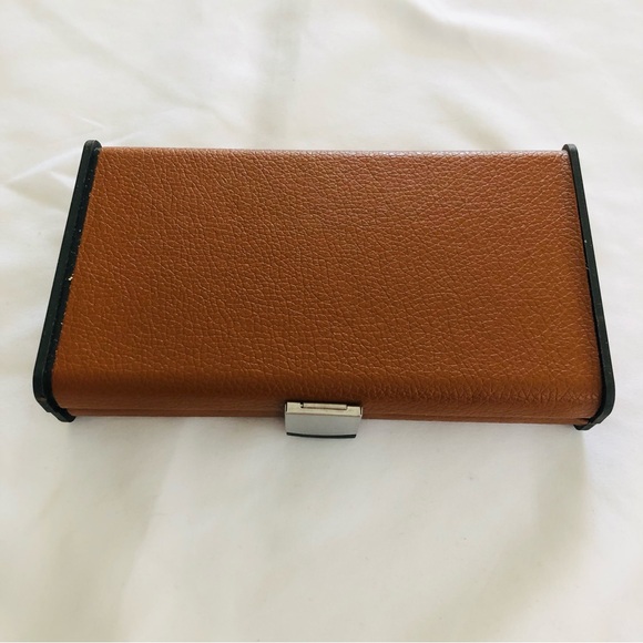 Wooden Lint Brush, Clothes Brush & Shoe Horn with Nail Grooming Kit Gift Set - Picture 2 of 11